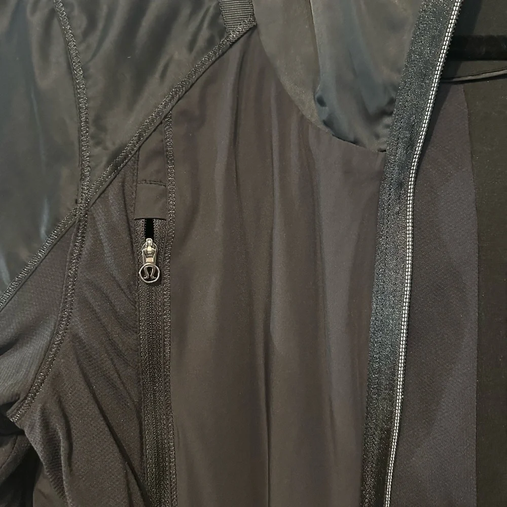 lululemon black vented windbreaker - Picture 3 of 6